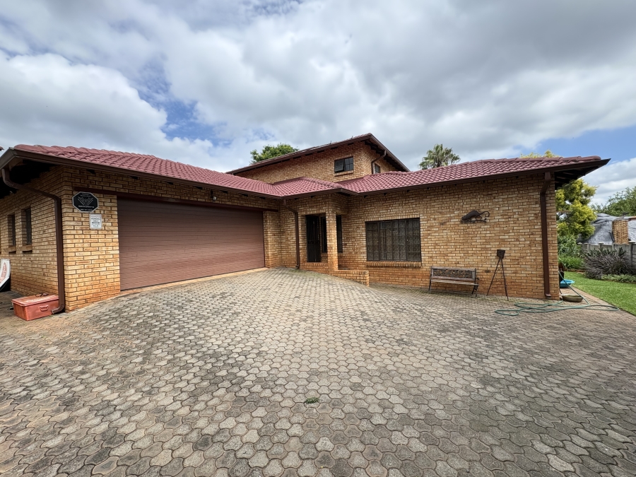 3 Bedroom Property for Sale in Safari Gardens North West